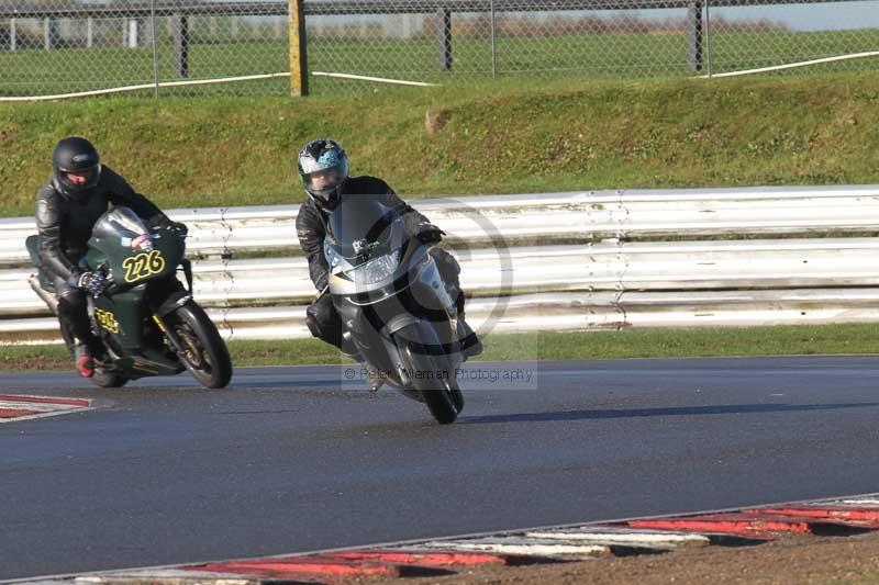 Motorcycle action photographs;Trackday digital images;event digital images;eventdigitalimages;no limits trackday;peter wileman photography;snetterton;snetterton circuit norfolk;snetterton photographs;trackday;trackday photos