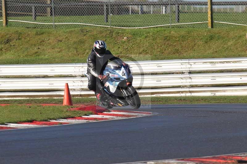 Motorcycle action photographs;Trackday digital images;event digital images;eventdigitalimages;no limits trackday;peter wileman photography;snetterton;snetterton circuit norfolk;snetterton photographs;trackday;trackday photos