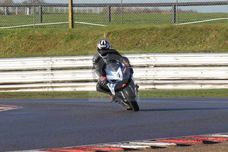 Motorcycle action photographs;Trackday digital images;event digital images;eventdigitalimages;no limits trackday;peter wileman photography;snetterton;snetterton circuit norfolk;snetterton photographs;trackday;trackday photos