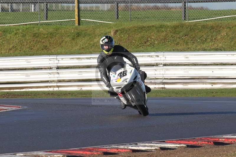 Motorcycle action photographs;Trackday digital images;event digital images;eventdigitalimages;no limits trackday;peter wileman photography;snetterton;snetterton circuit norfolk;snetterton photographs;trackday;trackday photos