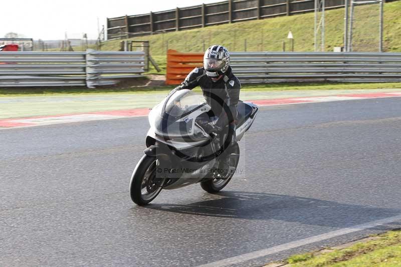 Motorcycle action photographs;Trackday digital images;event digital images;eventdigitalimages;no limits trackday;peter wileman photography;snetterton;snetterton circuit norfolk;snetterton photographs;trackday;trackday photos