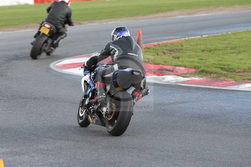 Motorcycle action photographs;Trackday digital images;event digital images;eventdigitalimages;no limits trackday;peter wileman photography;snetterton;snetterton circuit norfolk;snetterton photographs;trackday;trackday photos