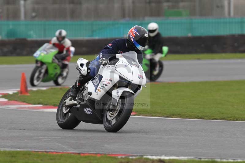 Motorcycle action photographs;Trackday digital images;event digital images;eventdigitalimages;no limits trackday;peter wileman photography;snetterton;snetterton circuit norfolk;snetterton photographs;trackday;trackday photos