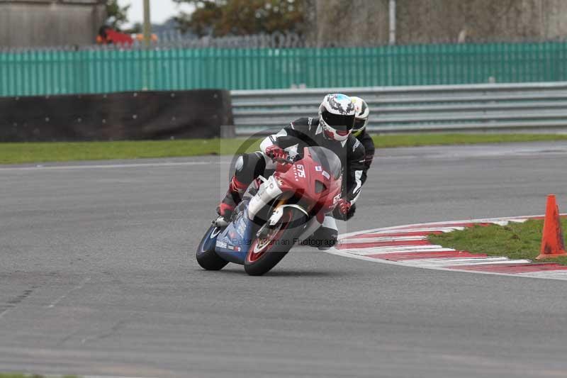 Motorcycle action photographs;Trackday digital images;event digital images;eventdigitalimages;no limits trackday;peter wileman photography;snetterton;snetterton circuit norfolk;snetterton photographs;trackday;trackday photos