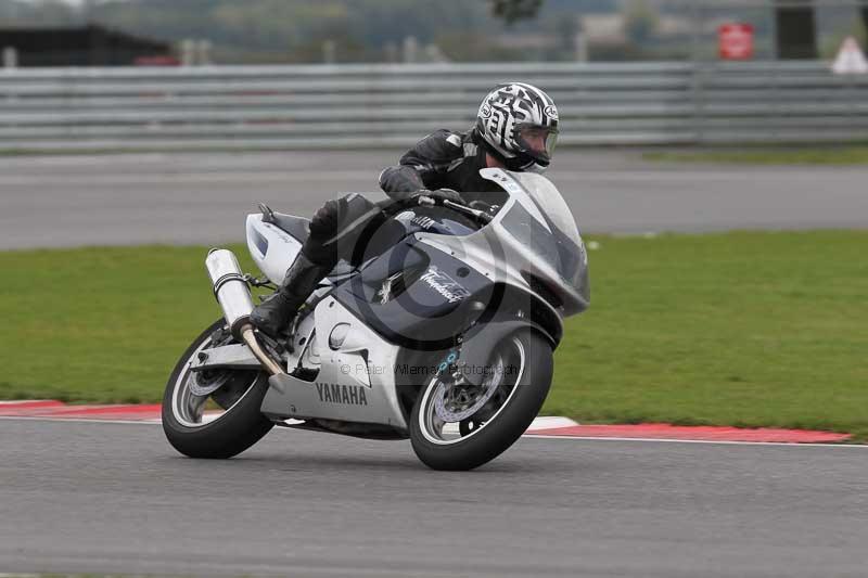Motorcycle action photographs;Trackday digital images;event digital images;eventdigitalimages;no limits trackday;peter wileman photography;snetterton;snetterton circuit norfolk;snetterton photographs;trackday;trackday photos