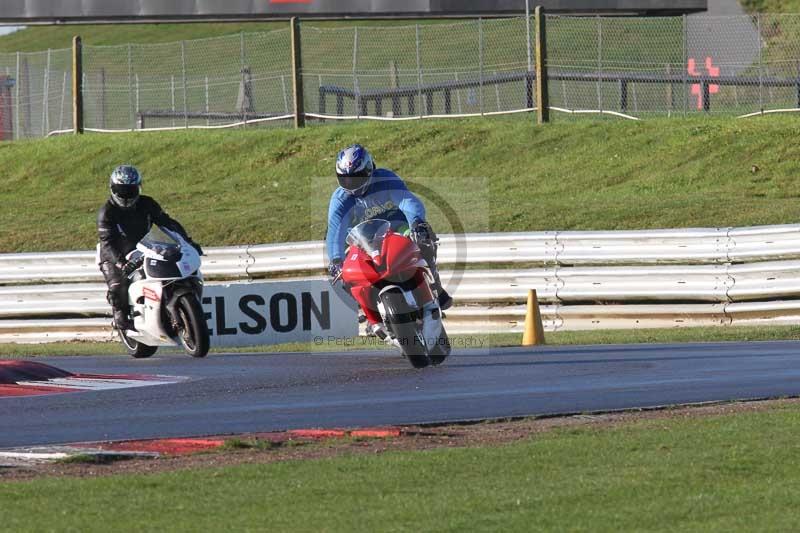 Motorcycle action photographs;Trackday digital images;event digital images;eventdigitalimages;no limits trackday;peter wileman photography;snetterton;snetterton circuit norfolk;snetterton photographs;trackday;trackday photos