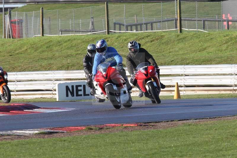 Motorcycle action photographs;Trackday digital images;event digital images;eventdigitalimages;no limits trackday;peter wileman photography;snetterton;snetterton circuit norfolk;snetterton photographs;trackday;trackday photos