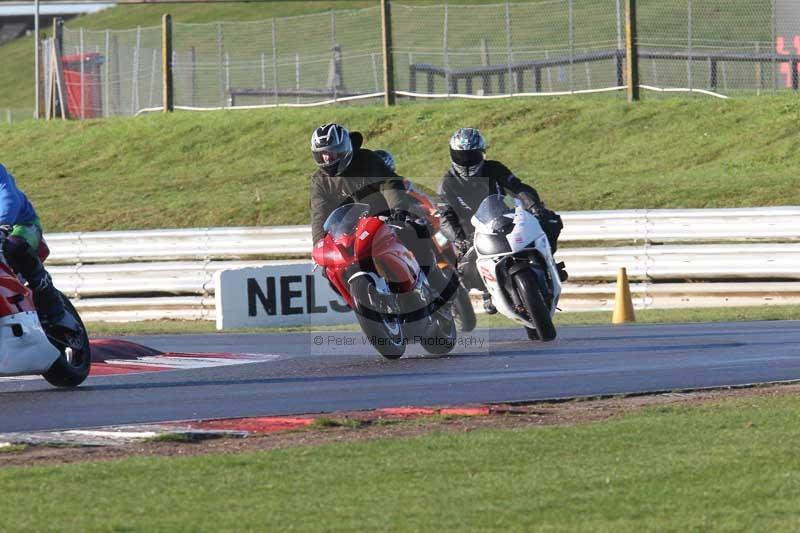 Motorcycle action photographs;Trackday digital images;event digital images;eventdigitalimages;no limits trackday;peter wileman photography;snetterton;snetterton circuit norfolk;snetterton photographs;trackday;trackday photos