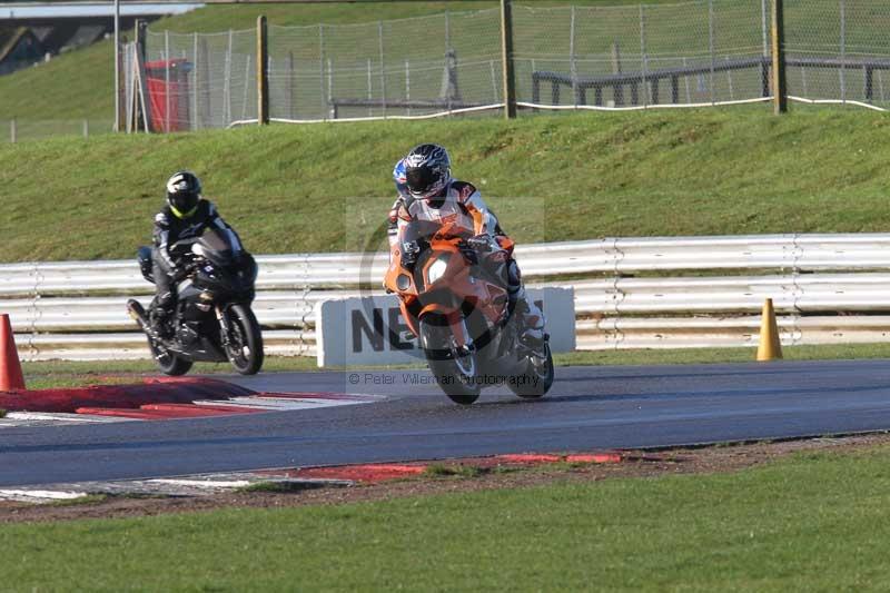 Motorcycle action photographs;Trackday digital images;event digital images;eventdigitalimages;no limits trackday;peter wileman photography;snetterton;snetterton circuit norfolk;snetterton photographs;trackday;trackday photos
