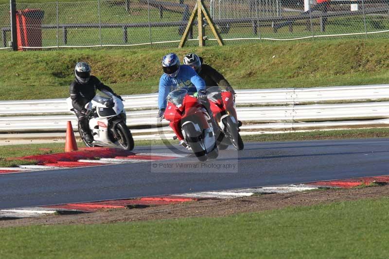 Motorcycle action photographs;Trackday digital images;event digital images;eventdigitalimages;no limits trackday;peter wileman photography;snetterton;snetterton circuit norfolk;snetterton photographs;trackday;trackday photos