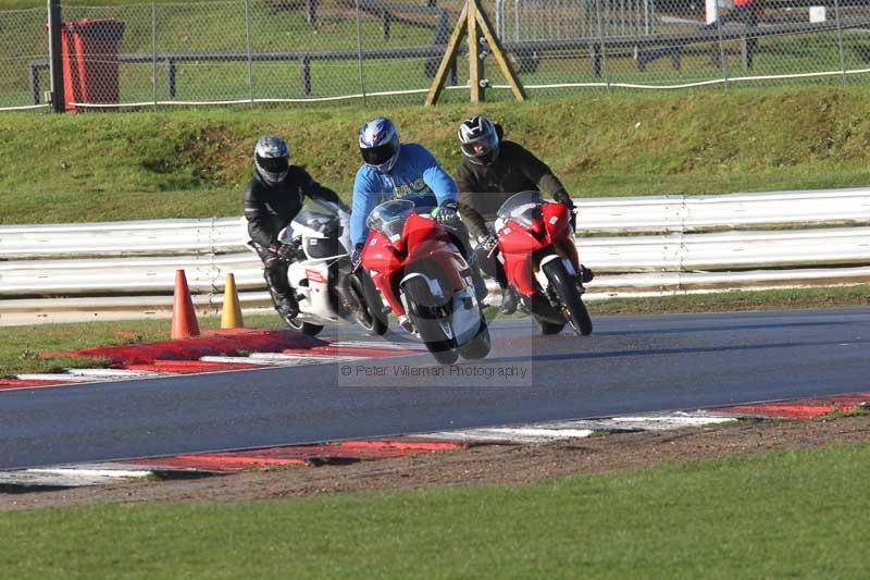 Motorcycle action photographs;Trackday digital images;event digital images;eventdigitalimages;no limits trackday;peter wileman photography;snetterton;snetterton circuit norfolk;snetterton photographs;trackday;trackday photos