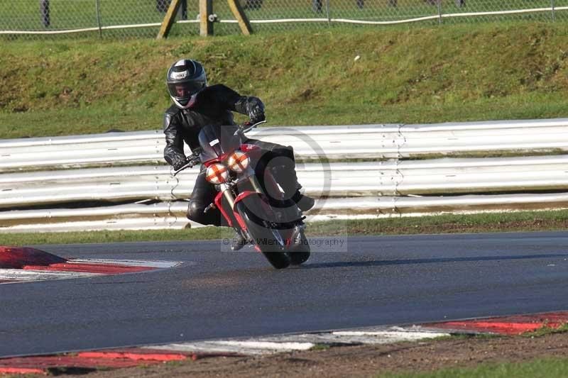 Motorcycle action photographs;Trackday digital images;event digital images;eventdigitalimages;no limits trackday;peter wileman photography;snetterton;snetterton circuit norfolk;snetterton photographs;trackday;trackday photos