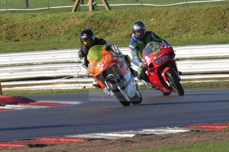 Motorcycle action photographs;Trackday digital images;event digital images;eventdigitalimages;no limits trackday;peter wileman photography;snetterton;snetterton circuit norfolk;snetterton photographs;trackday;trackday photos