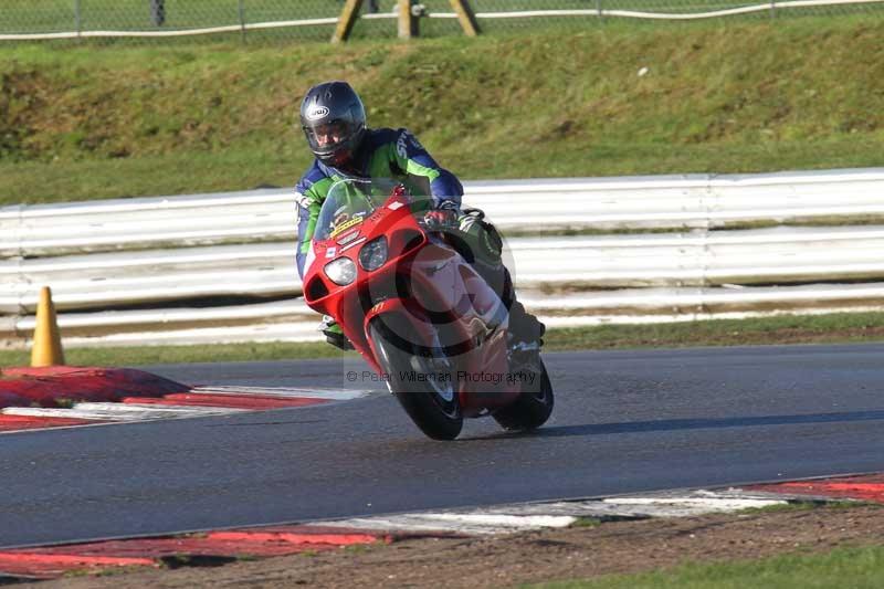Motorcycle action photographs;Trackday digital images;event digital images;eventdigitalimages;no limits trackday;peter wileman photography;snetterton;snetterton circuit norfolk;snetterton photographs;trackday;trackday photos