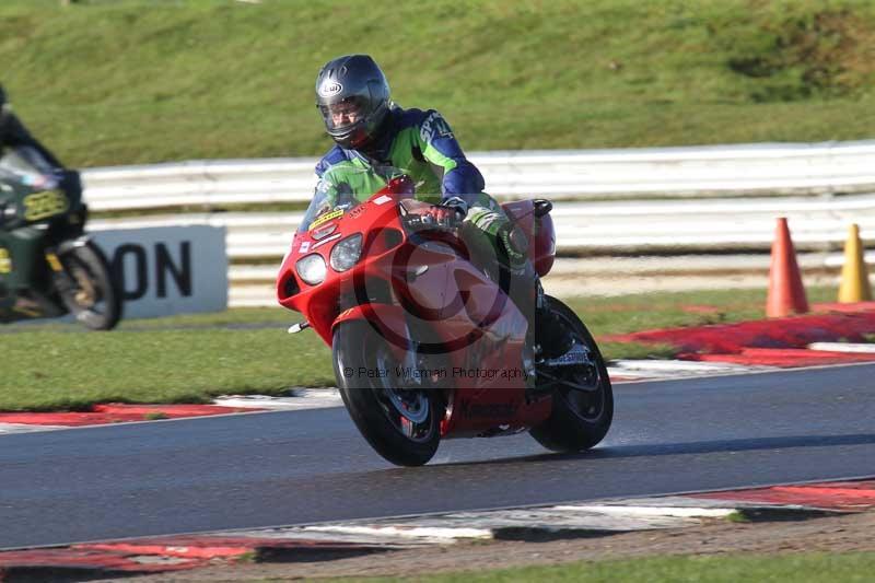 Motorcycle action photographs;Trackday digital images;event digital images;eventdigitalimages;no limits trackday;peter wileman photography;snetterton;snetterton circuit norfolk;snetterton photographs;trackday;trackday photos