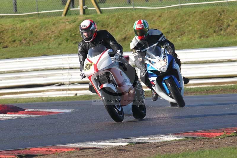 Motorcycle action photographs;Trackday digital images;event digital images;eventdigitalimages;no limits trackday;peter wileman photography;snetterton;snetterton circuit norfolk;snetterton photographs;trackday;trackday photos