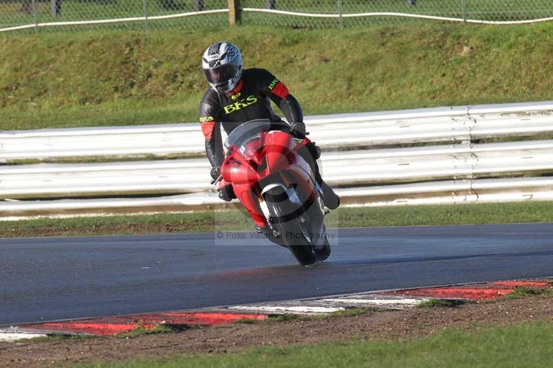Motorcycle action photographs;Trackday digital images;event digital images;eventdigitalimages;no limits trackday;peter wileman photography;snetterton;snetterton circuit norfolk;snetterton photographs;trackday;trackday photos