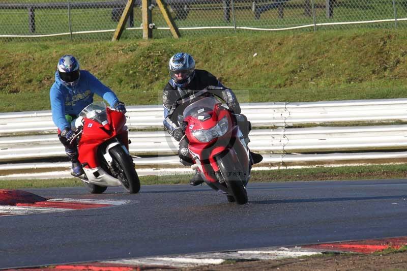 Motorcycle action photographs;Trackday digital images;event digital images;eventdigitalimages;no limits trackday;peter wileman photography;snetterton;snetterton circuit norfolk;snetterton photographs;trackday;trackday photos