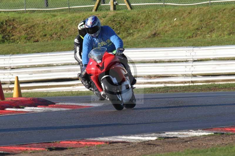 Motorcycle action photographs;Trackday digital images;event digital images;eventdigitalimages;no limits trackday;peter wileman photography;snetterton;snetterton circuit norfolk;snetterton photographs;trackday;trackday photos