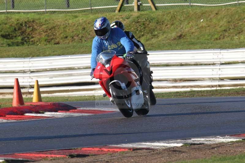 Motorcycle action photographs;Trackday digital images;event digital images;eventdigitalimages;no limits trackday;peter wileman photography;snetterton;snetterton circuit norfolk;snetterton photographs;trackday;trackday photos