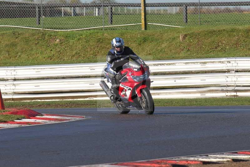 Motorcycle action photographs;Trackday digital images;event digital images;eventdigitalimages;no limits trackday;peter wileman photography;snetterton;snetterton circuit norfolk;snetterton photographs;trackday;trackday photos
