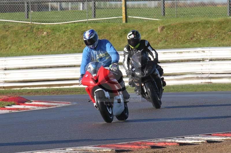 Motorcycle action photographs;Trackday digital images;event digital images;eventdigitalimages;no limits trackday;peter wileman photography;snetterton;snetterton circuit norfolk;snetterton photographs;trackday;trackday photos