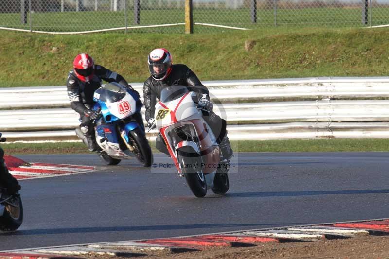 Motorcycle action photographs;Trackday digital images;event digital images;eventdigitalimages;no limits trackday;peter wileman photography;snetterton;snetterton circuit norfolk;snetterton photographs;trackday;trackday photos