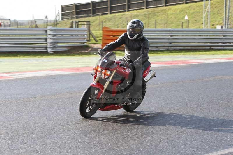 Motorcycle action photographs;Trackday digital images;event digital images;eventdigitalimages;no limits trackday;peter wileman photography;snetterton;snetterton circuit norfolk;snetterton photographs;trackday;trackday photos