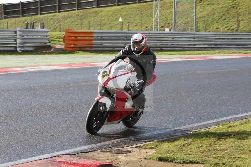 Motorcycle action photographs;Trackday digital images;event digital images;eventdigitalimages;no limits trackday;peter wileman photography;snetterton;snetterton circuit norfolk;snetterton photographs;trackday;trackday photos