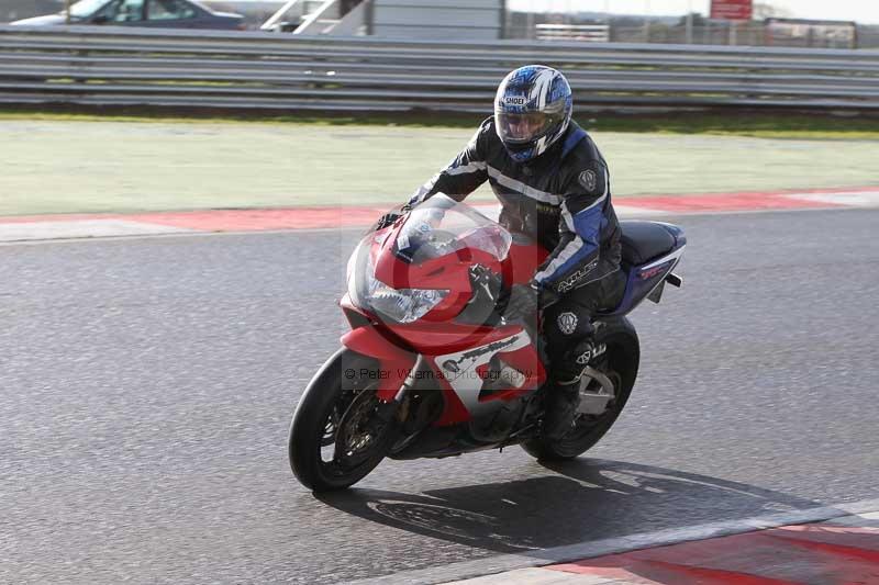 Motorcycle action photographs;Trackday digital images;event digital images;eventdigitalimages;no limits trackday;peter wileman photography;snetterton;snetterton circuit norfolk;snetterton photographs;trackday;trackday photos