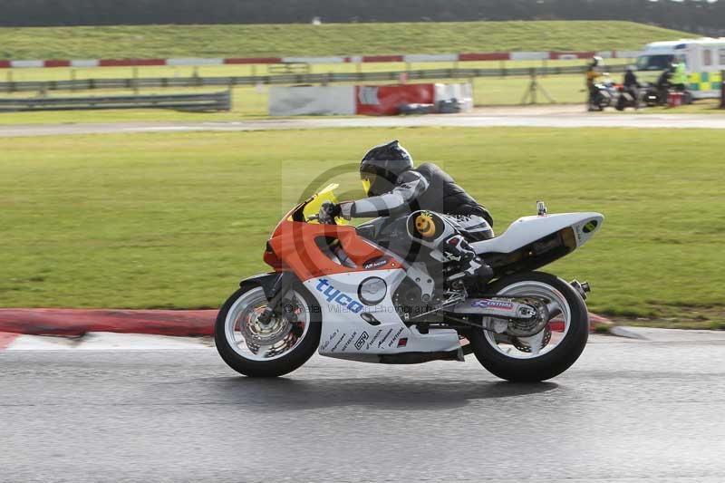 Motorcycle action photographs;Trackday digital images;event digital images;eventdigitalimages;no limits trackday;peter wileman photography;snetterton;snetterton circuit norfolk;snetterton photographs;trackday;trackday photos