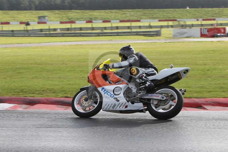 Motorcycle action photographs;Trackday digital images;event digital images;eventdigitalimages;no limits trackday;peter wileman photography;snetterton;snetterton circuit norfolk;snetterton photographs;trackday;trackday photos