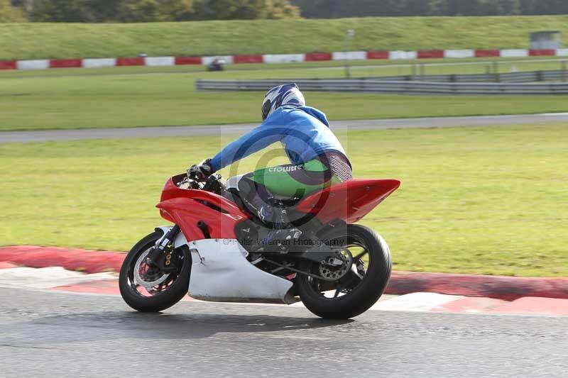 Motorcycle action photographs;Trackday digital images;event digital images;eventdigitalimages;no limits trackday;peter wileman photography;snetterton;snetterton circuit norfolk;snetterton photographs;trackday;trackday photos