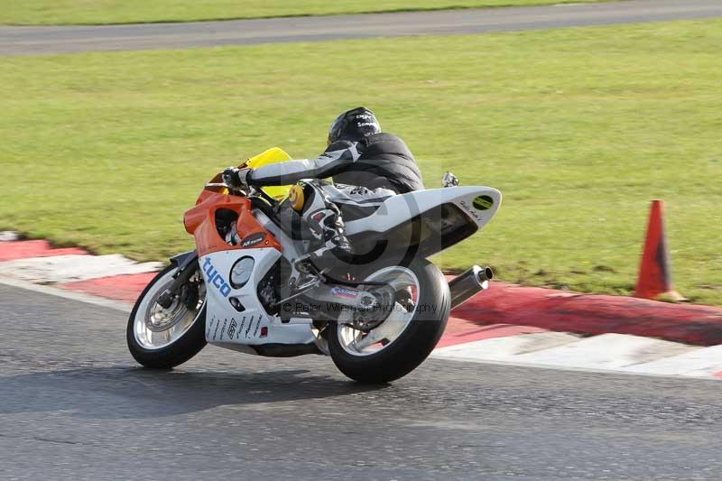 Motorcycle action photographs;Trackday digital images;event digital images;eventdigitalimages;no limits trackday;peter wileman photography;snetterton;snetterton circuit norfolk;snetterton photographs;trackday;trackday photos