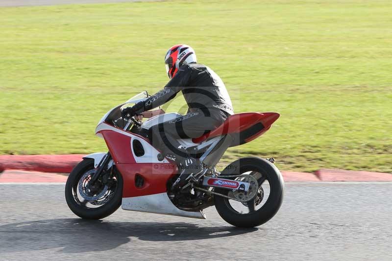 Motorcycle action photographs;Trackday digital images;event digital images;eventdigitalimages;no limits trackday;peter wileman photography;snetterton;snetterton circuit norfolk;snetterton photographs;trackday;trackday photos