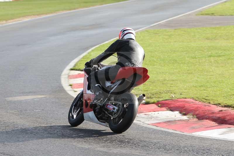 Motorcycle action photographs;Trackday digital images;event digital images;eventdigitalimages;no limits trackday;peter wileman photography;snetterton;snetterton circuit norfolk;snetterton photographs;trackday;trackday photos