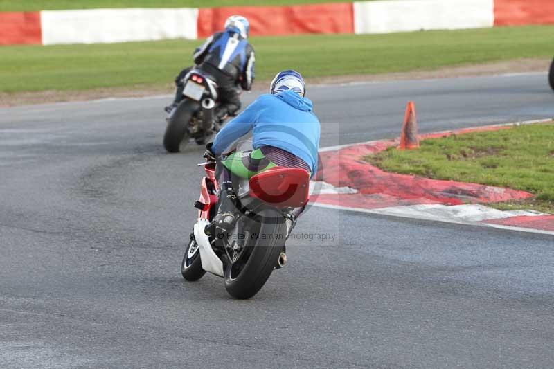 Motorcycle action photographs;Trackday digital images;event digital images;eventdigitalimages;no limits trackday;peter wileman photography;snetterton;snetterton circuit norfolk;snetterton photographs;trackday;trackday photos