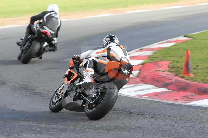 Motorcycle action photographs;Trackday digital images;event digital images;eventdigitalimages;no limits trackday;peter wileman photography;snetterton;snetterton circuit norfolk;snetterton photographs;trackday;trackday photos