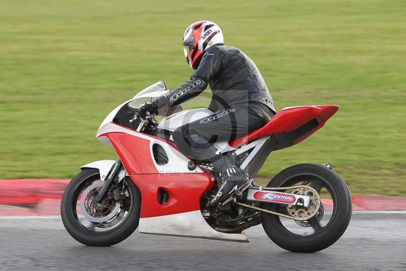 Motorcycle action photographs;Trackday digital images;event digital images;eventdigitalimages;no limits trackday;peter wileman photography;snetterton;snetterton circuit norfolk;snetterton photographs;trackday;trackday photos
