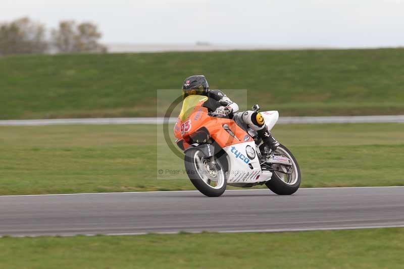 Motorcycle action photographs;Trackday digital images;event digital images;eventdigitalimages;no limits trackday;peter wileman photography;snetterton;snetterton circuit norfolk;snetterton photographs;trackday;trackday photos