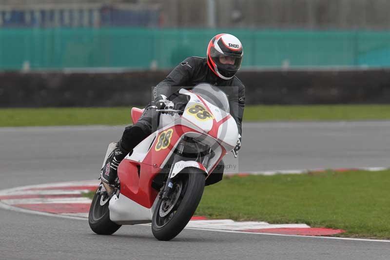 Motorcycle action photographs;Trackday digital images;event digital images;eventdigitalimages;no limits trackday;peter wileman photography;snetterton;snetterton circuit norfolk;snetterton photographs;trackday;trackday photos