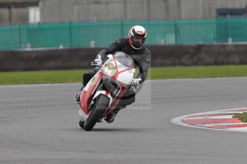Motorcycle action photographs;Trackday digital images;event digital images;eventdigitalimages;no limits trackday;peter wileman photography;snetterton;snetterton circuit norfolk;snetterton photographs;trackday;trackday photos