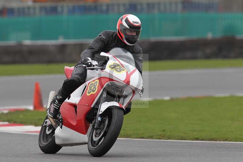Motorcycle action photographs;Trackday digital images;event digital images;eventdigitalimages;no limits trackday;peter wileman photography;snetterton;snetterton circuit norfolk;snetterton photographs;trackday;trackday photos
