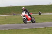Motorcycle-action-photographs;Trackday-digital-images;event-digital-images;eventdigitalimages;no-limits-trackday;peter-wileman-photography;snetterton;snetterton-circuit-norfolk;snetterton-photographs;trackday;trackday-photos