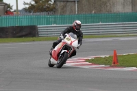 Motorcycle-action-photographs;Trackday-digital-images;event-digital-images;eventdigitalimages;no-limits-trackday;peter-wileman-photography;snetterton;snetterton-circuit-norfolk;snetterton-photographs;trackday;trackday-photos