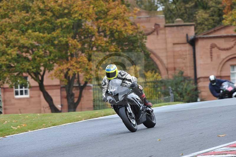 Motorcycle action photographs;Trackday digital images;event digital images;eventdigitalimages;no limits trackday;oulton park;oulton park circuit cheshire;oulton park photographs;peter wileman photography;trackday;trackday photos