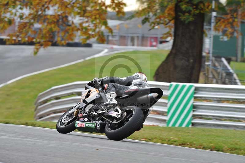 Motorcycle action photographs;Trackday digital images;event digital images;eventdigitalimages;no limits trackday;oulton park;oulton park circuit cheshire;oulton park photographs;peter wileman photography;trackday;trackday photos