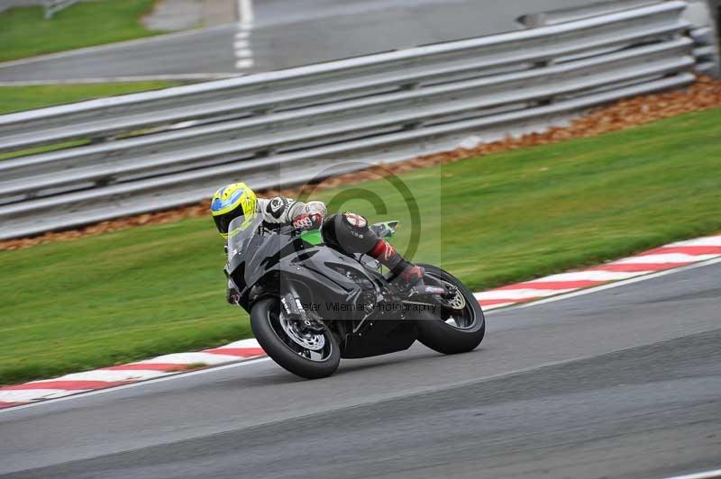 Motorcycle action photographs;Trackday digital images;event digital images;eventdigitalimages;no limits trackday;oulton park;oulton park circuit cheshire;oulton park photographs;peter wileman photography;trackday;trackday photos