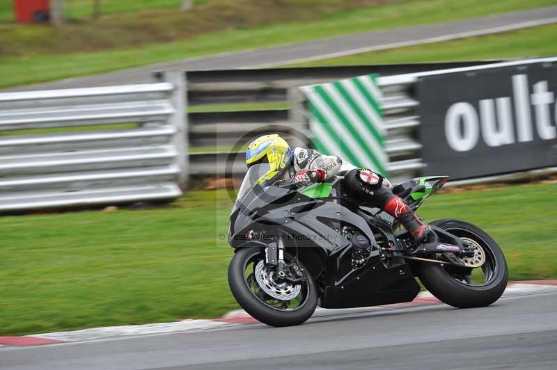 Motorcycle action photographs;Trackday digital images;event digital images;eventdigitalimages;no limits trackday;oulton park;oulton park circuit cheshire;oulton park photographs;peter wileman photography;trackday;trackday photos