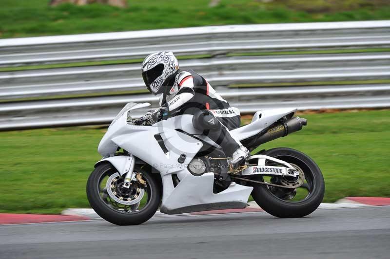 Motorcycle action photographs;Trackday digital images;event digital images;eventdigitalimages;no limits trackday;oulton park;oulton park circuit cheshire;oulton park photographs;peter wileman photography;trackday;trackday photos